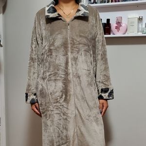 Signature Stanherman zippered Robe size 1X